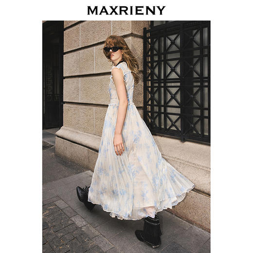 玛克门店发货：蓝星花连衣裙25夏款优雅百褶小飞袖裙子气质感收腰长裙(货号:MS86DR070) 商品图1