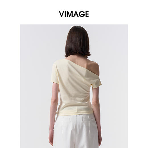 VIMAGE纬漫纪设计感斜肩修身显瘦黄色短袖T恤上衣2026夏季新款V2502102 商品图4