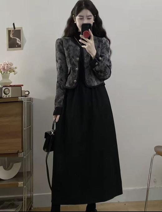 活动爆款～【自营】衣周期～（二件套）Q88小香风复古丝绒外套➕黑色打底连衣裙套装-喜出 商品图4