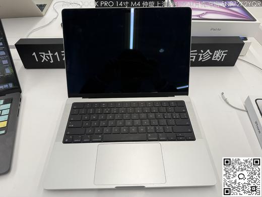 【门店样品】1️⃣14 英寸 MacBook Pro: Apple M4 Pro 芯片店铺同步在售，库存更新可能不及时看中直接扫码联系店内销售。 商品图6
