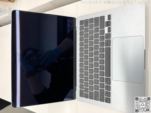 【门店样品】2️⃣13 英寸 MacBook Air Apple M4店铺同步在售，库存更新可能不及时看中直接扫码联系店内销售。 商品图9
