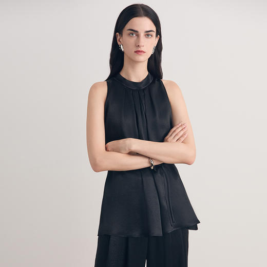 EITIE爱特爱优雅精致缎面百搭系带收腰显瘦无袖上衣2026夏新款8613303 商品图2