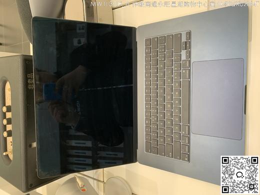 【门店样品】2️⃣号15 英寸 MacBook Air Apple M4芯片店铺同步在售，库存更新可能不及时看中直接扫码联系店内销售。 商品图6