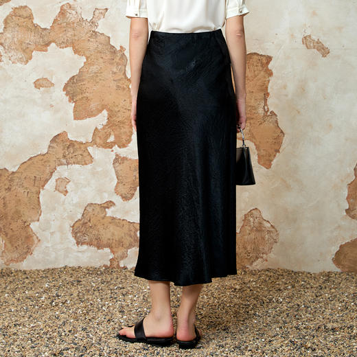 EITIE爱特爱优雅通勤开叉高腰暗纹半身裙夏季新款8206911 商品图9