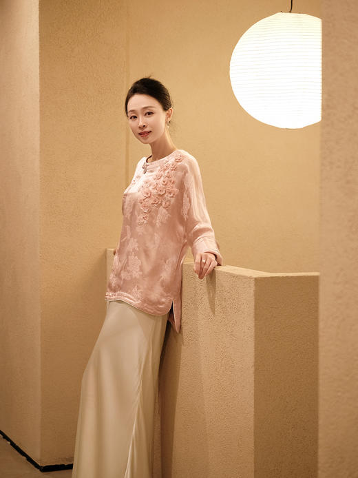 盛唐牡丹| 银粉色冠乐绉手工串珠上衣 商品图2
