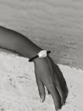 订购8周到｜MONIES-Mint-皮革 巴洛克珍珠 橡木 手链［丹麦设计师］