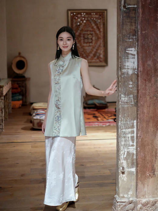 盛唐牡丹盛奢系列 | 月白重缎真丝立领手绣马甲 商品图6