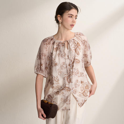EITIE爱特爱游牧风褐色印花宽松飘带舒适度假短袖上衣2026夏新款B2609208 商品图2