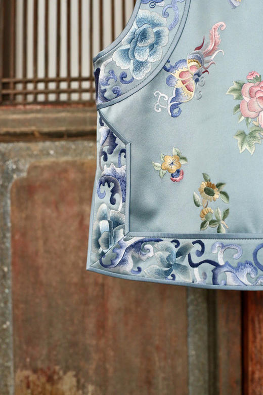 盛唐牡丹盛奢系列 | 重缎真丝手绣偏襟马甲-蓝色 商品图2