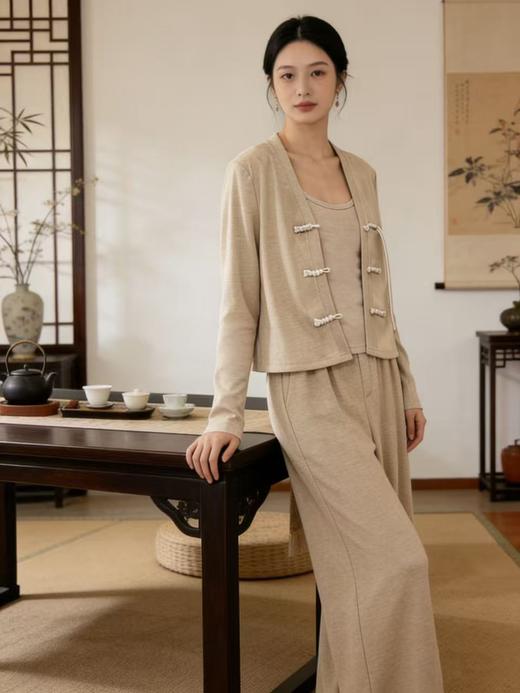 活动爆款【自营】衣周期～（三件套）417新中式针织外搭➕背心➕休闲直筒裤套装-喜出 商品图2