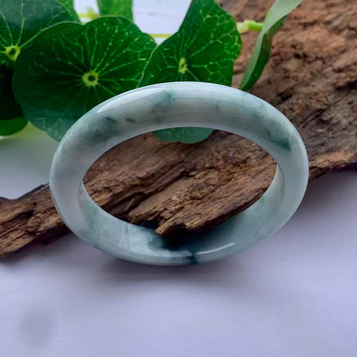 派瑞翡翠 翡翠手镯 糯种 浅绿 飘花 商品图0