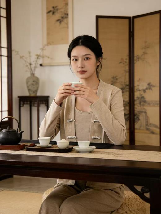 活动爆款【自营】衣周期～（三件套）417新中式针织外搭➕背心➕休闲直筒裤套装-喜出 商品图3