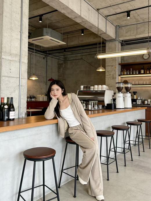 活动爆款【自营】衣周期～（三件套）Q92连帽外套➕白色背心➕立体休闲直筒裤细纹套装-喜出 商品图4