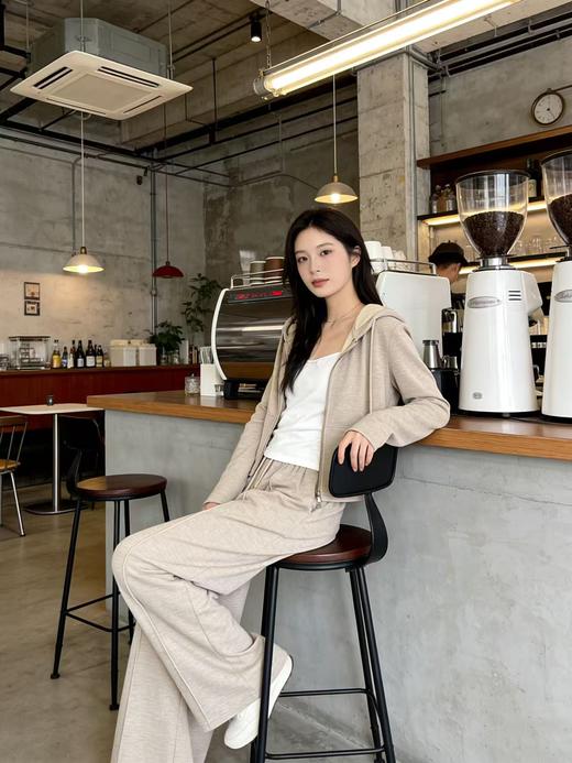 活动爆款【自营】衣周期～（三件套）Q92连帽外套➕白色背心➕立体休闲直筒裤细纹套装-喜出 商品图2