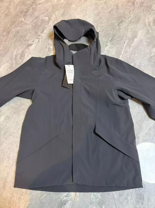 现货 DST梭织外套，大连产..防风防水透气还有弹力的面料.. 黑里透灰的高级质感... 商品图0