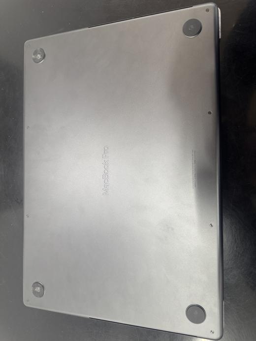 【门店样品】16 英寸 MacBook Pro: Apple M4 Pro 芯片， 店铺同步在售，库存更新可能不及时看中直接扫码联系店内销售。 商品图3