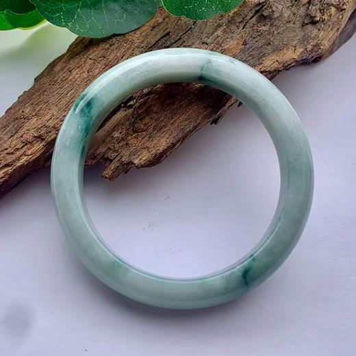 派瑞翡翠 翡翠手镯 糯种 浅绿 飘花 商品图1
