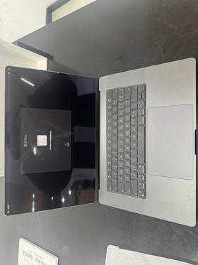 【门店样品】16 英寸 MacBook Pro: Apple M4 Pro 芯片， 店铺同步在售，库存更新可能不及时看中直接扫码联系店内销售。