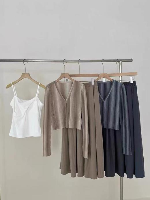 活动爆款【自营】衣周期～（三件套）Q38针织开衫➕吊带➕松紧腰半身裙-喜出 商品图5