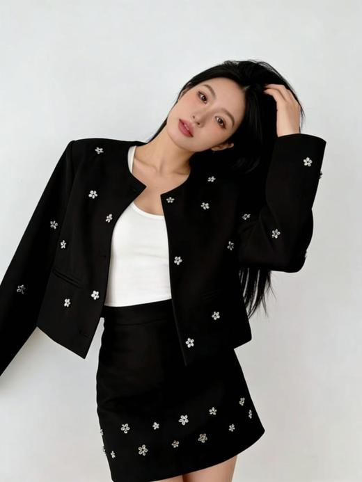 418良粉节|2026 活动爆款～【自营】衣周期～（二件套）Q29外套+半裙手工缝制金属小花高级感小香风套装-喜出 商品图1