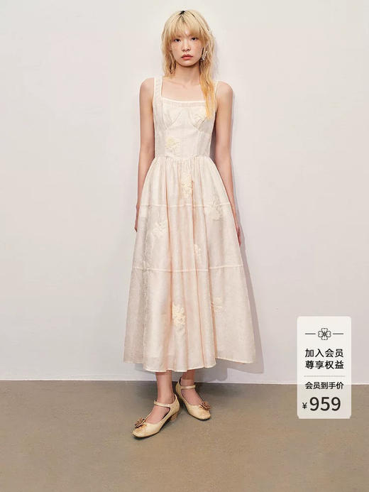 玛克门店发货:MAXRIENY绣花仙气方领连衣裙甜美田园暗纹提花a摆端庄气质长裙女货号:MC85DR297 商品图0