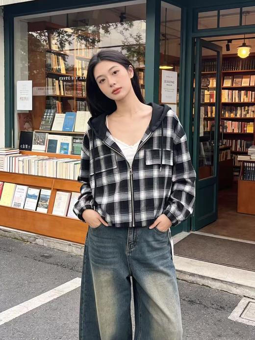 活动爆款【自营】衣周期～Q77格子连帽短款外套-喜出 商品图5