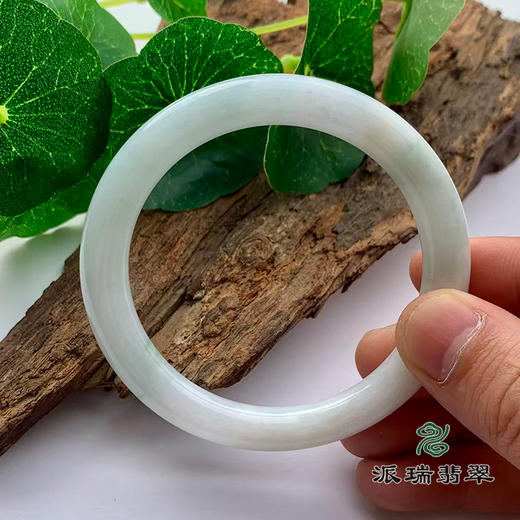 派瑞翡翠 翡翠手镯 糯种 浅绿 商品图3