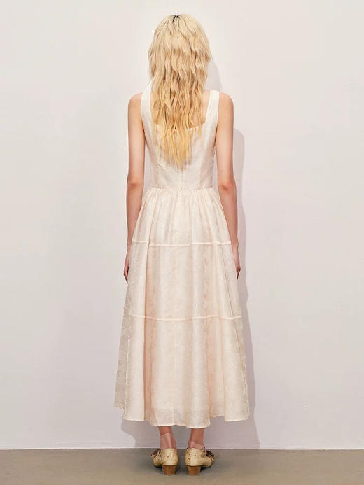 玛克门店发货:MAXRIENY绣花仙气方领连衣裙甜美田园暗纹提花a摆端庄气质长裙女货号:MC85DR297 商品图3