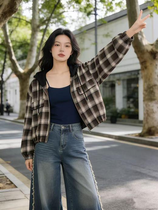 活动爆款【自营】衣周期～Q77格子连帽短款外套-喜出 商品图0