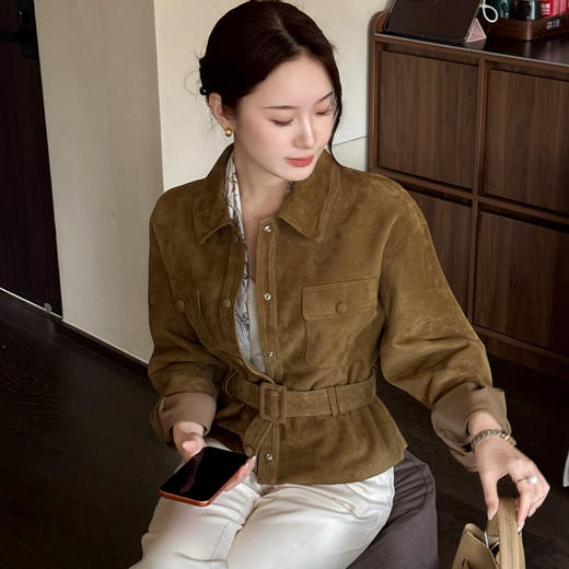 【预售7天】良木礼羊皮翻领外套（腰带）（Q2582112） 商品图10