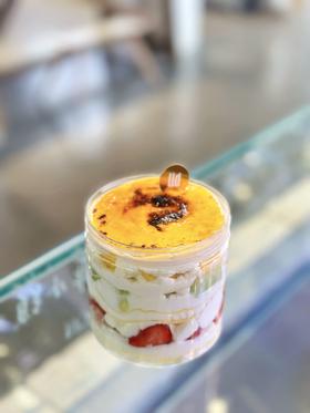 缤纷水果烤布蕾千层盒子