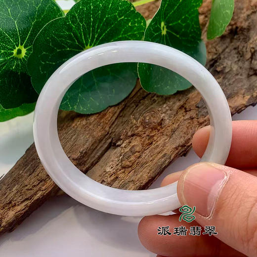 派瑞翡翠 翡翠手镯 糯种 浅绿 商品图3