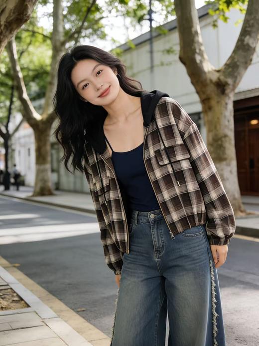 活动爆款【自营】衣周期～Q77格子连帽短款外套-喜出 商品图3