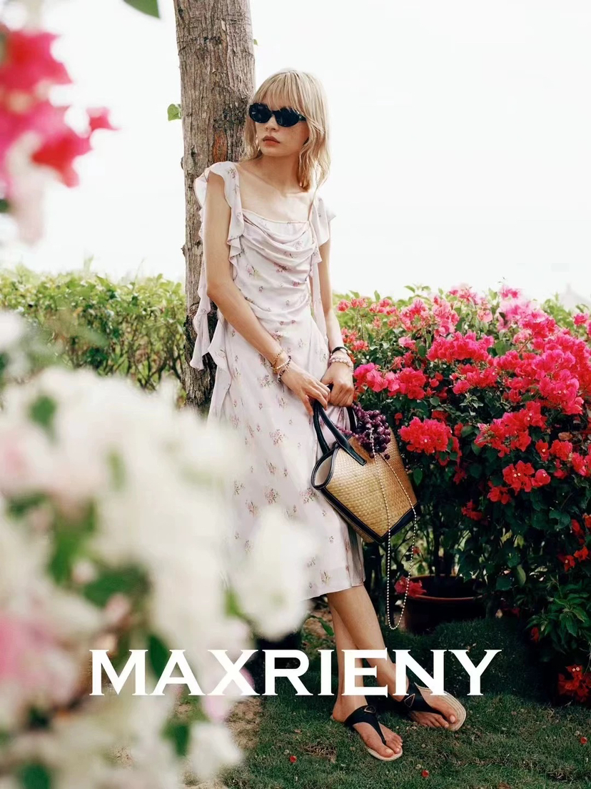 MAXRIENY 专柜正玛克门店发货:连衣裙货号:MC85DR407