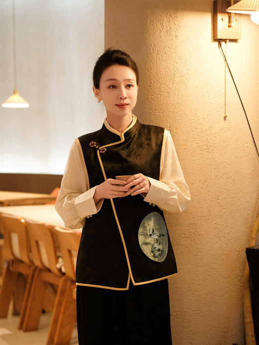 盛唐牡丹盛奢系列 | 文竹真丝香云纱手绣斜襟马甲 商品图3