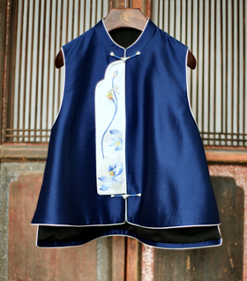 盛唐牡丹大师系列-卢梅红 | 重缎真丝手绣偏襟马甲(盛唐牡丹与非遗传承人卢梅红联名系列)