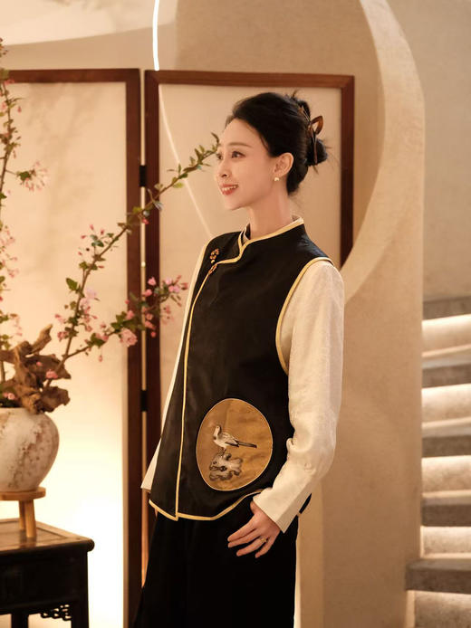 盛唐牡丹盛奢系列 | 文竹真丝香云纱手绣斜襟马甲 商品图1