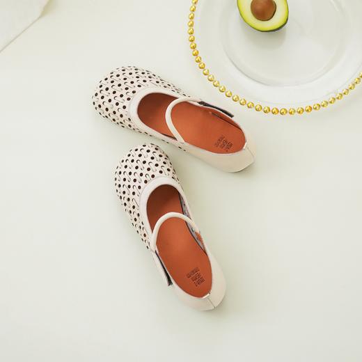 【牛皮革】西村名物2026年夏季新款舒适平底牛油果色一字带玛丽珍洞洞空鞋X26AH17881 商品图4