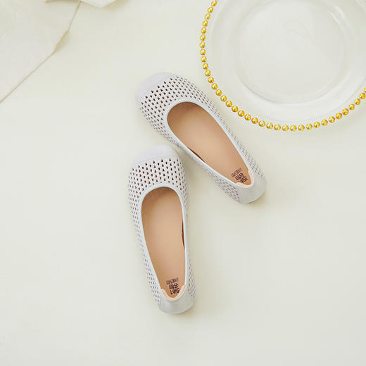 【羊皮革】西村名物2026年夏季新款舒适低跟圆头浅口洞洞空鞋T26AH17971 商品图3