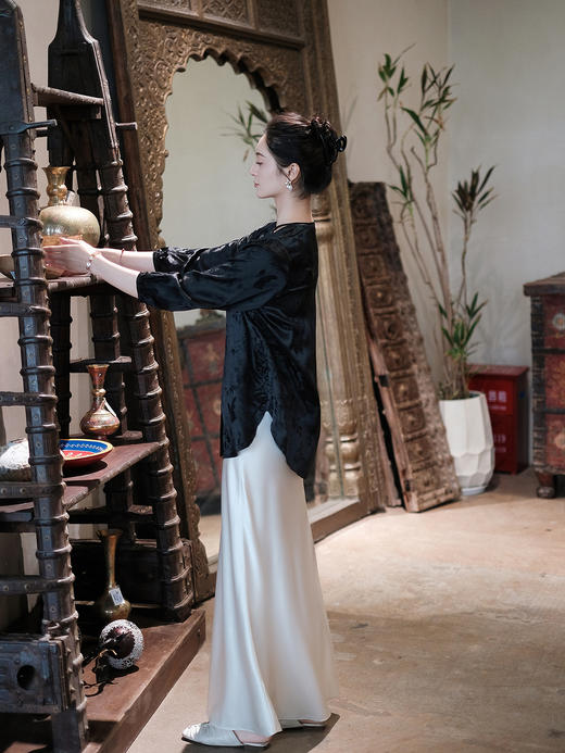 盛唐婧 |提花真丝缎七分袖气质上衣-黑色 商品图5