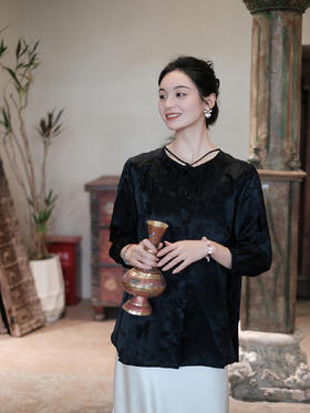 盛唐婧 |提花真丝缎七分袖气质上衣-黑色