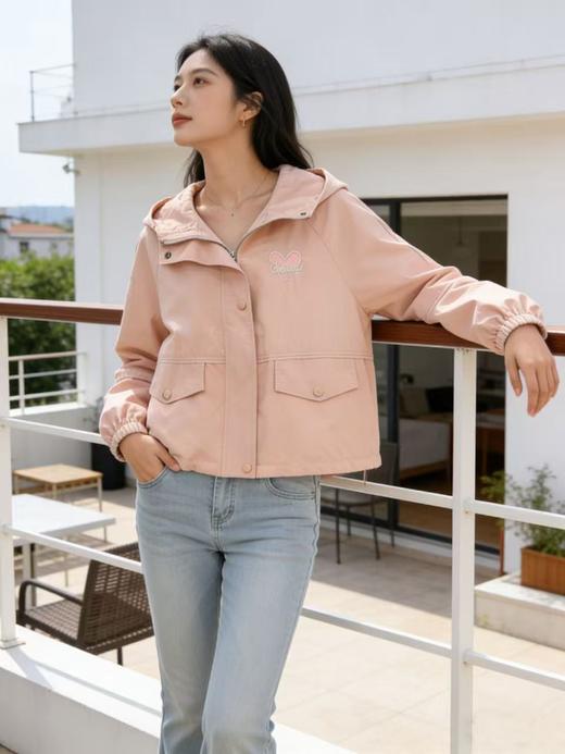 活动爆款【自营】衣周期～409连帽爱心刺绣风衣外套-喜出 商品图0