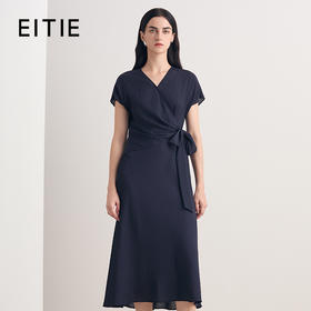 EITIE爱特爱V领收腰显瘦垂顺短袖优雅A摆连衣裙2026夏季新款8607327