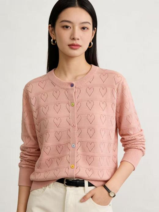 418良粉节|2026 活动爆款 品牌促➡️春薄款羊毛衫【自营】衣周期格亿（30%羊毛）3584镂空爱心彩扣羊毛开衫-喜出 商品图4