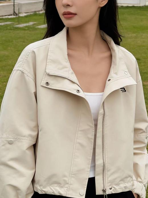 活动爆款【自营】衣周期～T06刺绣小标短款可抽绳风衣外套-喜出 商品图3