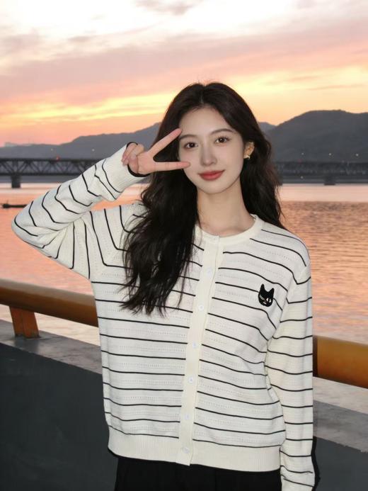 羊毛衫！春薄款！品牌促➡️【自营】衣周期格亿（30%羊毛）6909猫猫刺绣镂空针织条纹羊毛开衫-喜出 商品图3