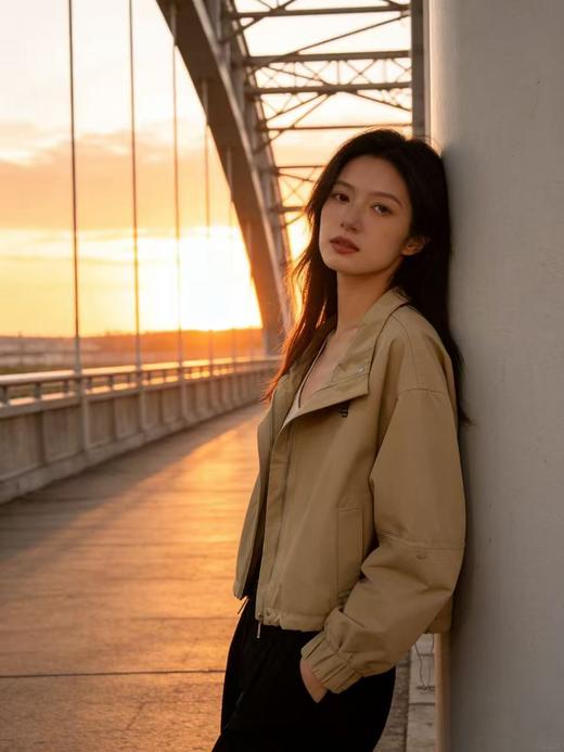 活动爆款【自营】衣周期～T06刺绣小标短款可抽绳风衣外套-喜出 商品图5