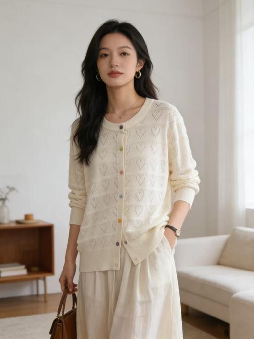 418良粉节|2026 活动爆款 品牌促➡️春薄款羊毛衫【自营】衣周期格亿（30%羊毛）3584镂空爱心彩扣羊毛开衫-喜出 商品图1