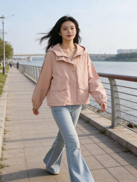 活动爆款【自营】衣周期～409连帽爱心刺绣风衣外套-喜出 商品图1