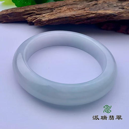 派瑞翡翠 翡翠手镯 糯种 浅绿 商品图3